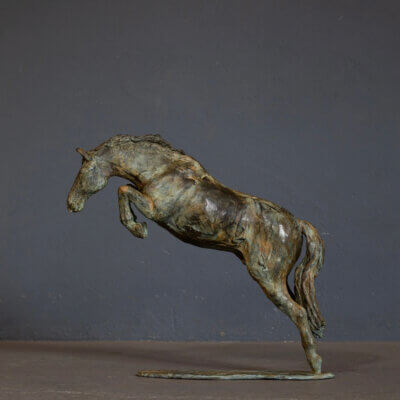 Paardenbeeld springpaard Brigitte Boss