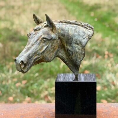 Beeld hoofd paard brons Brigitte Boss